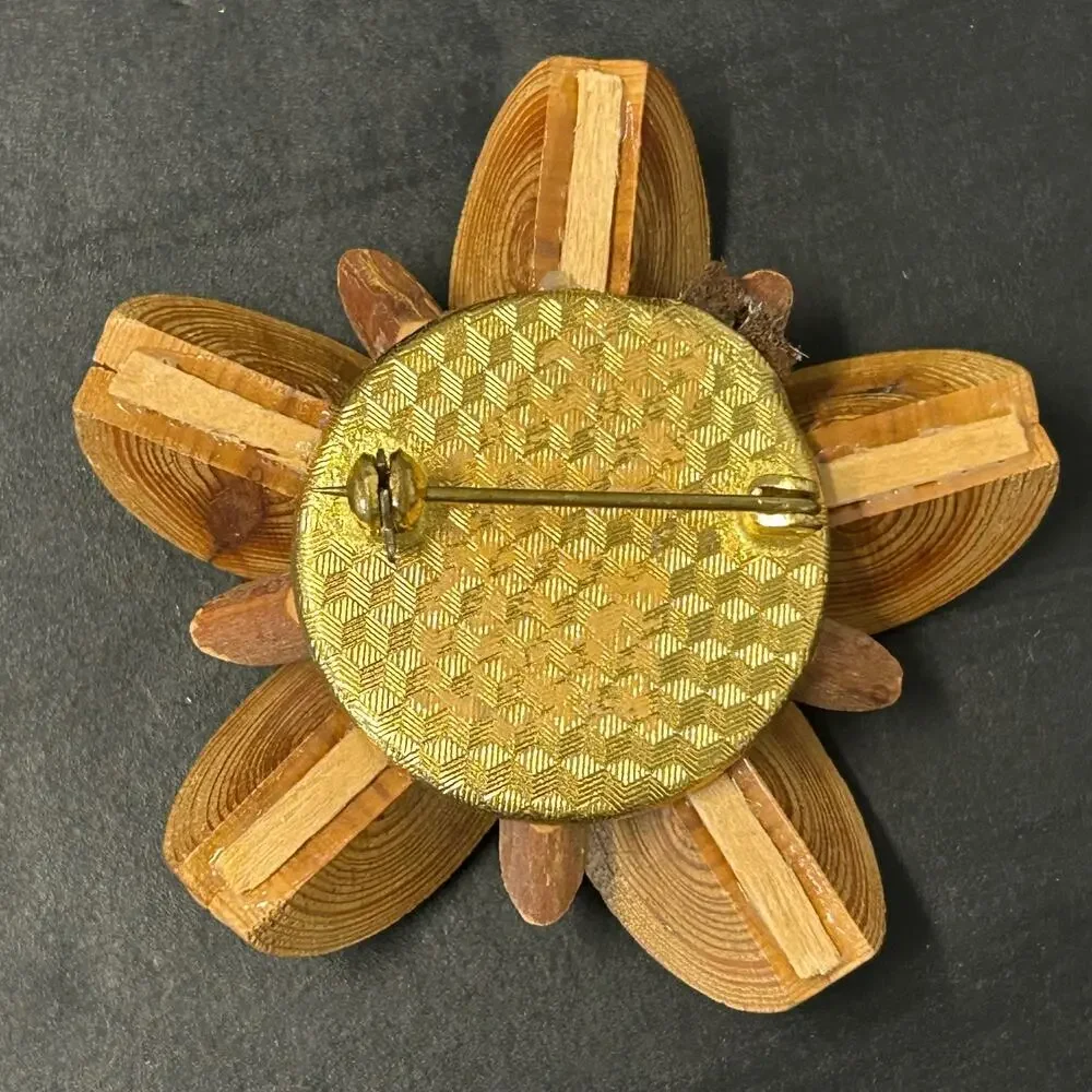 Vintage Handmade Hand Carved‎ Tree Log Wooden Flower Brooch Unmarked